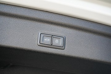 https://vehicle-cdn.autoleague.cloud/31373_U309529_12.jpg