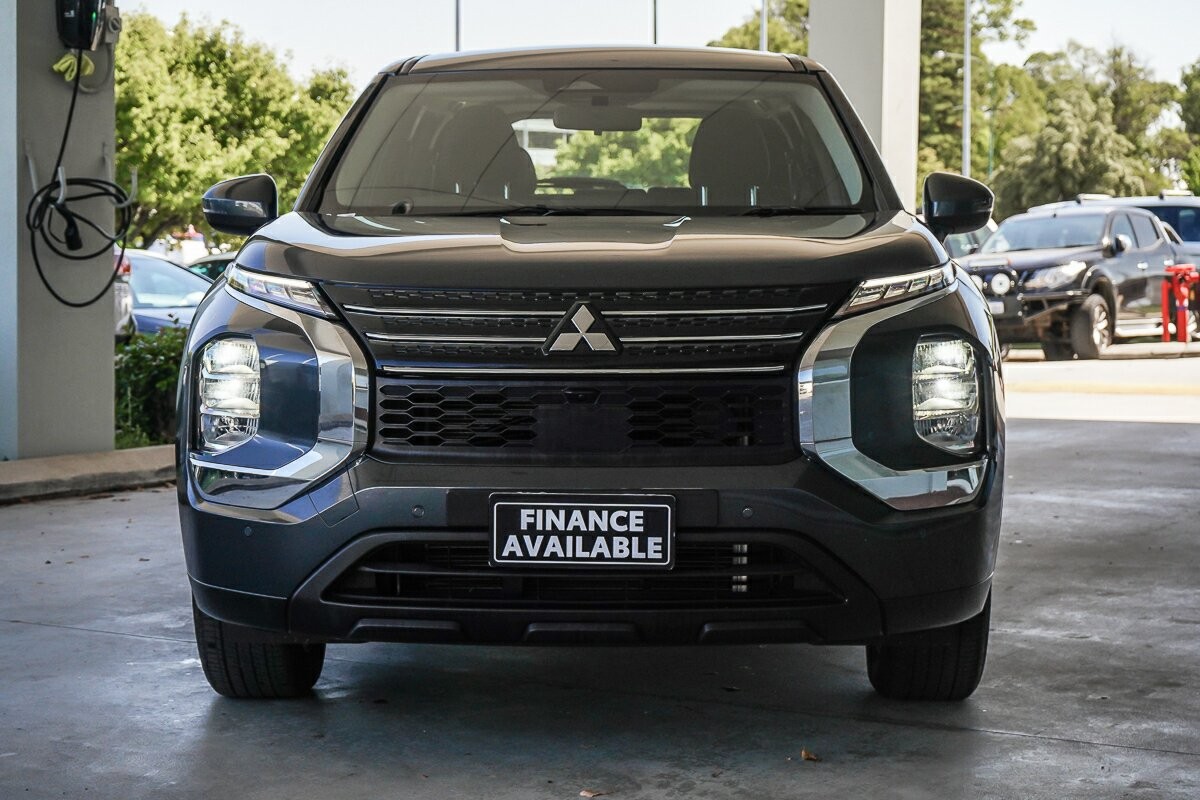 Mitsubishi Outlander image 3