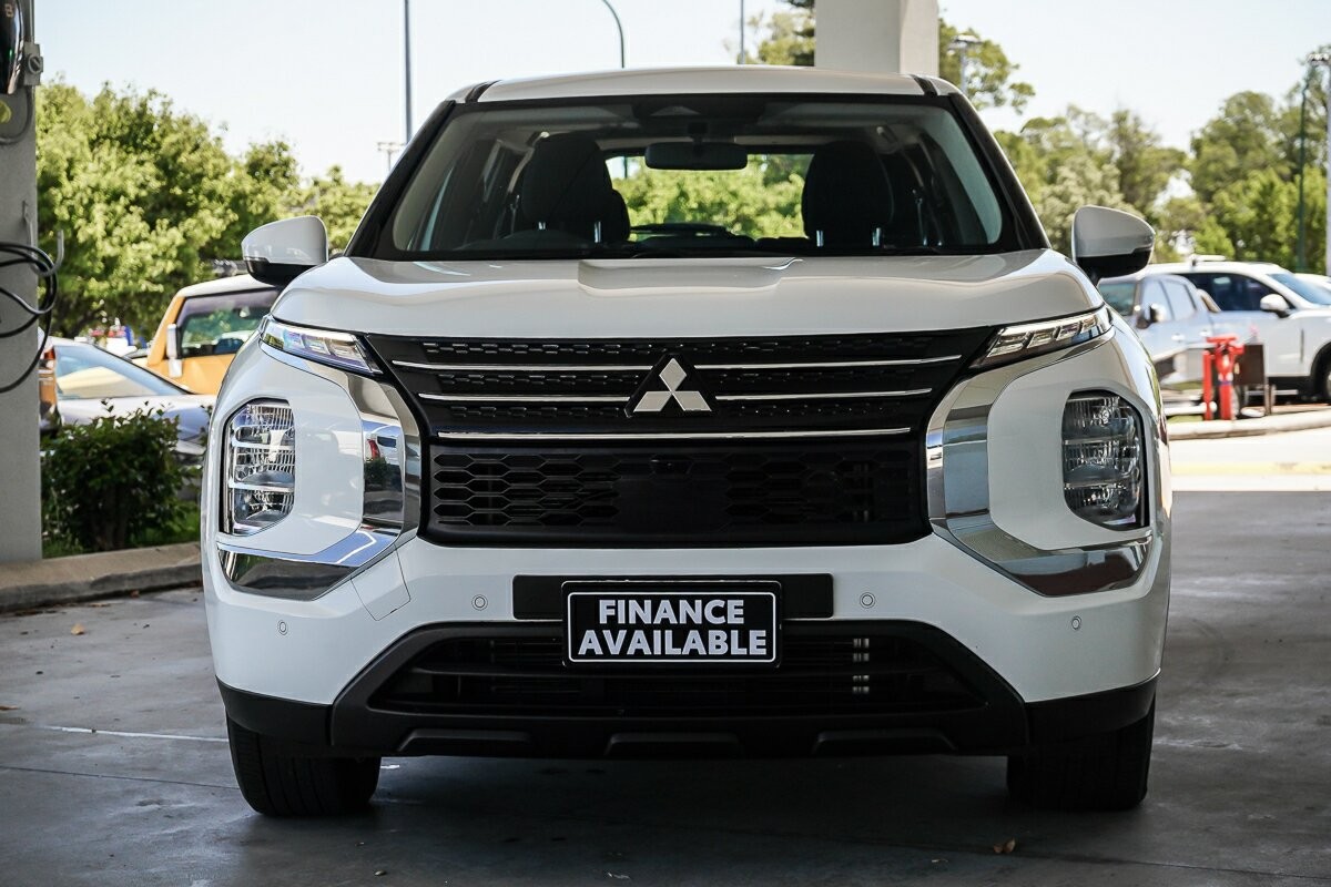 Mitsubishi Outlander image 3