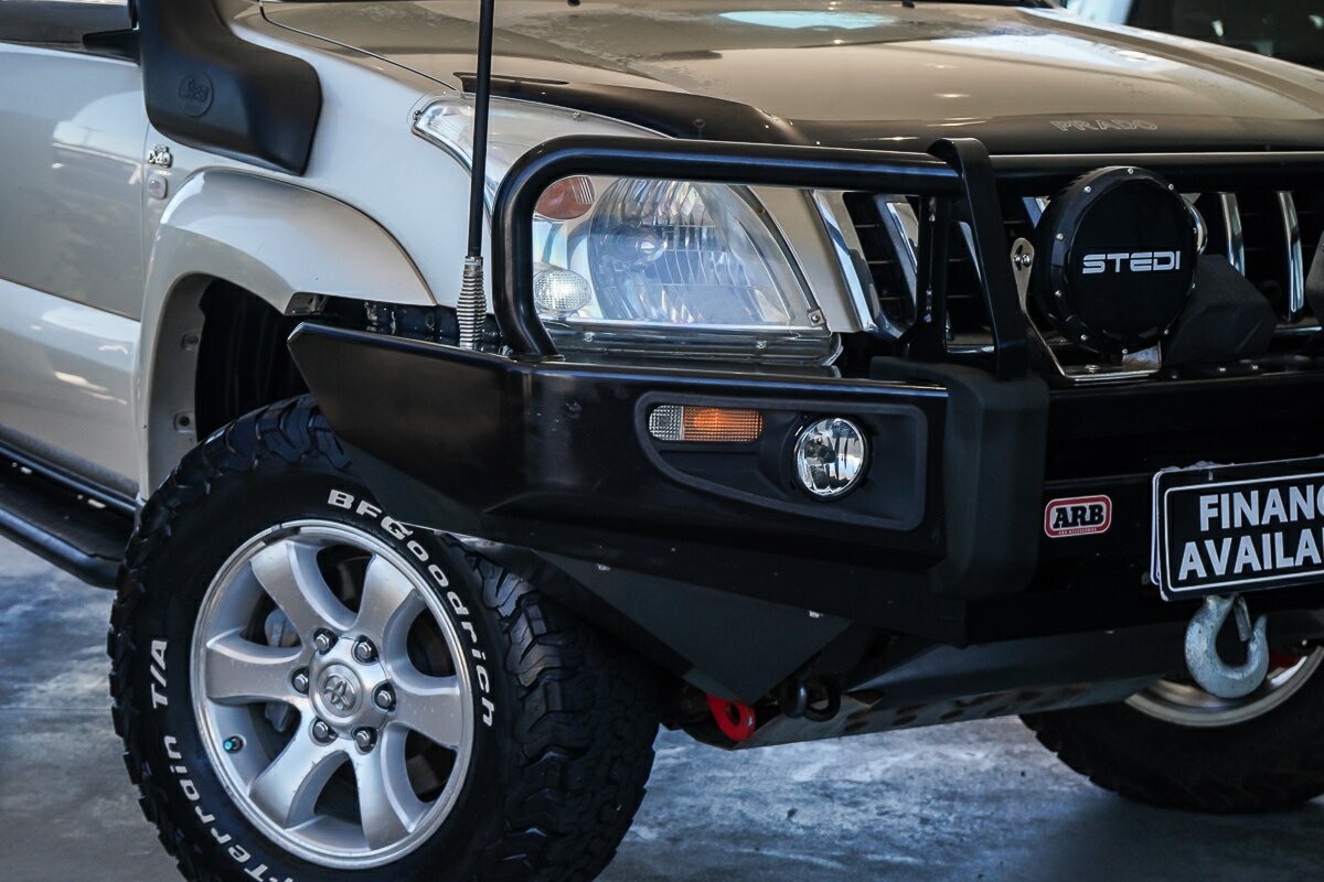 Toyota Landcruiser Prado image 2