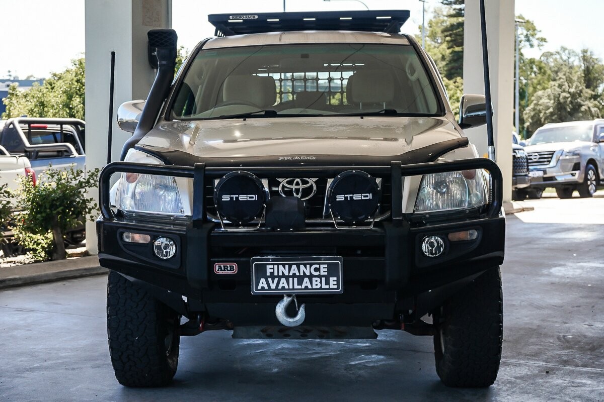 Toyota Landcruiser Prado image 3