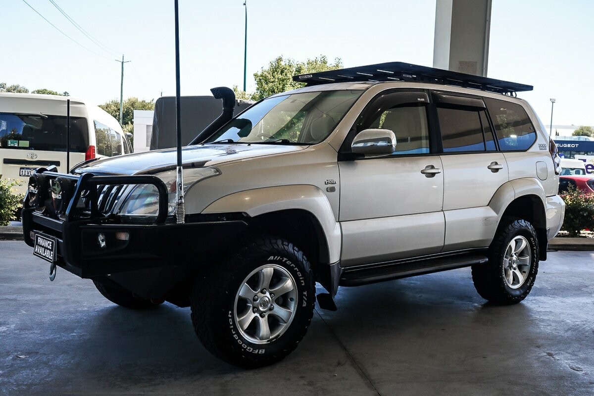 Toyota Landcruiser Prado image 4