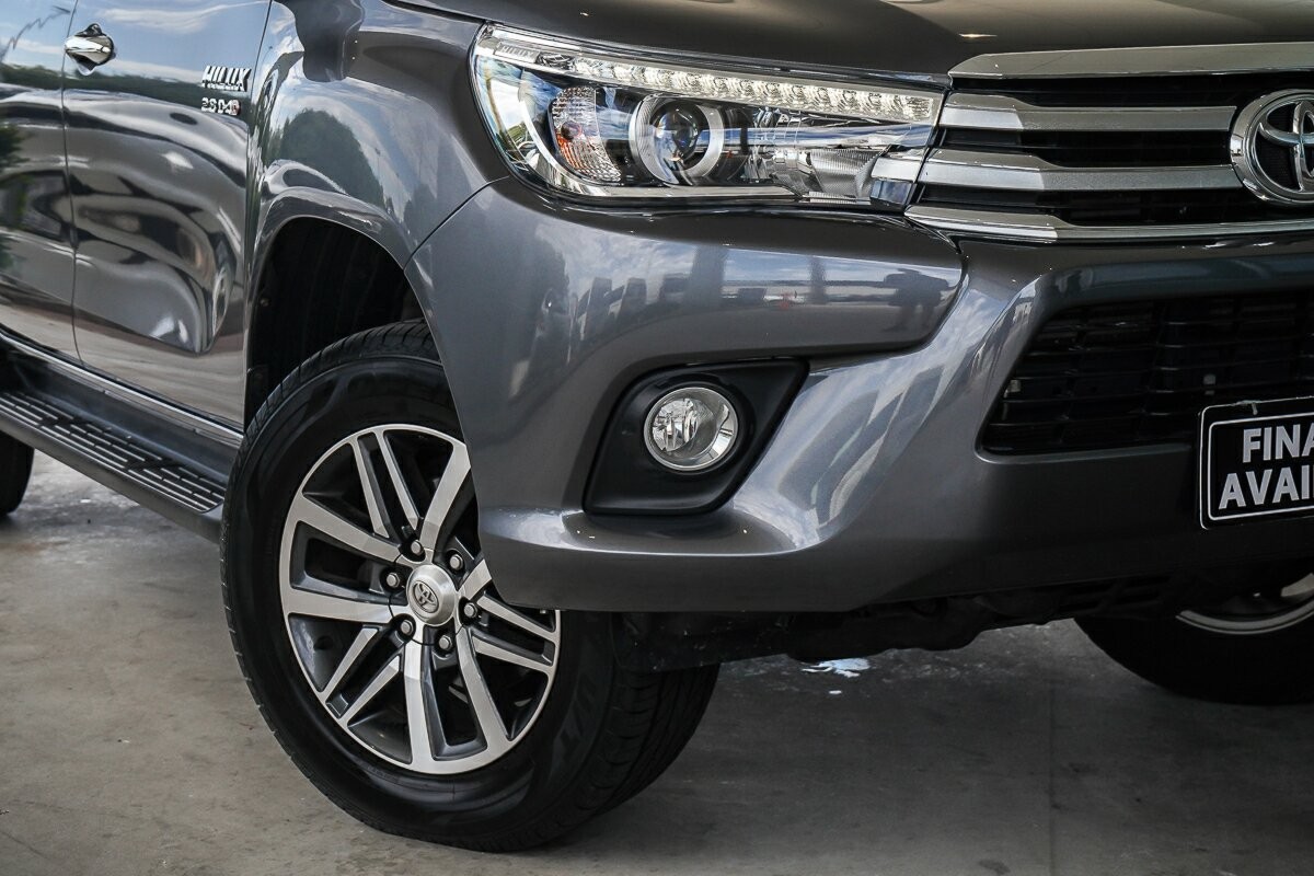 Toyota Hilux image 2