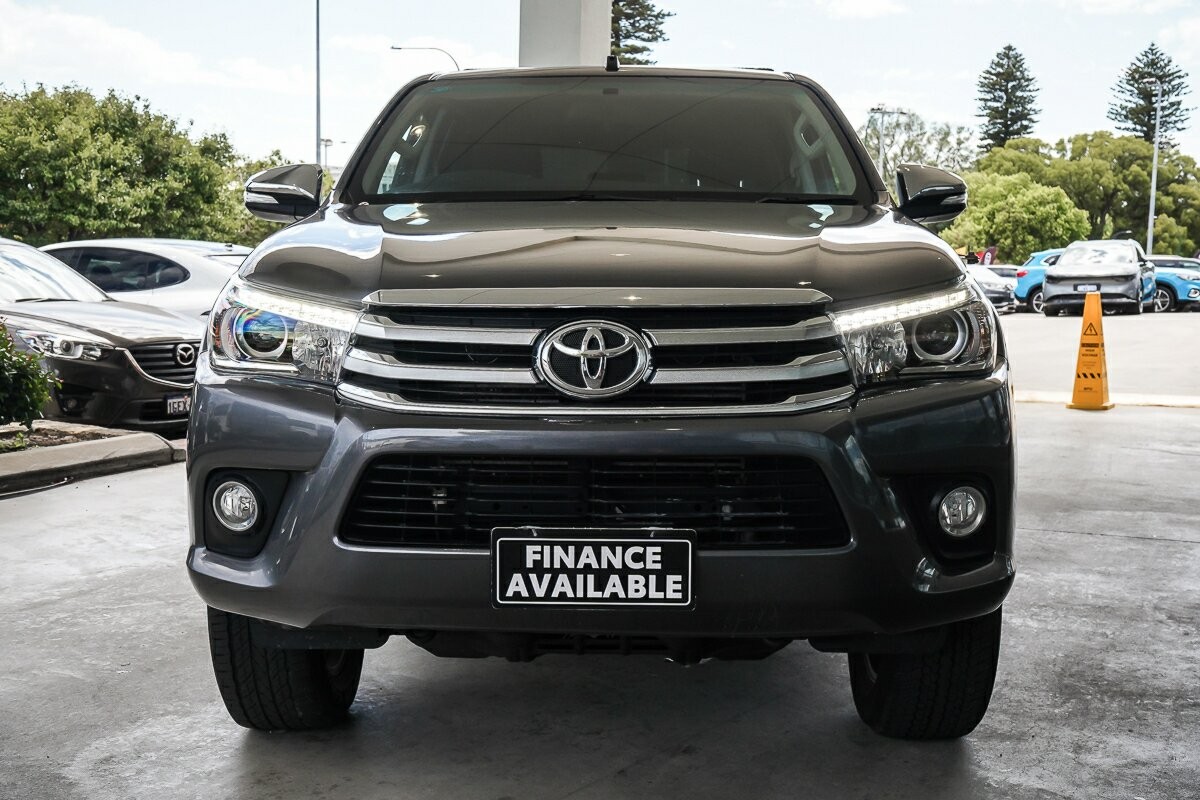Toyota Hilux image 3
