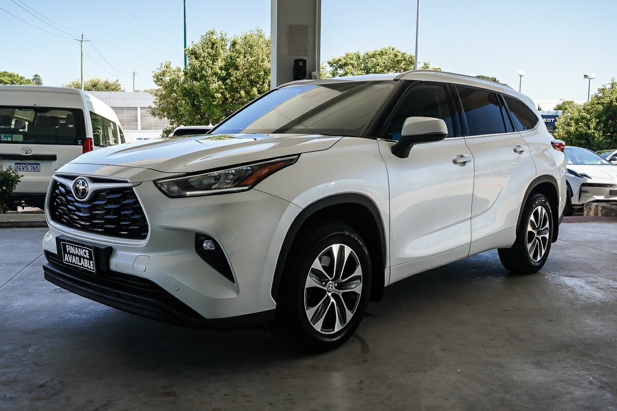 Toyota Kluger image 4