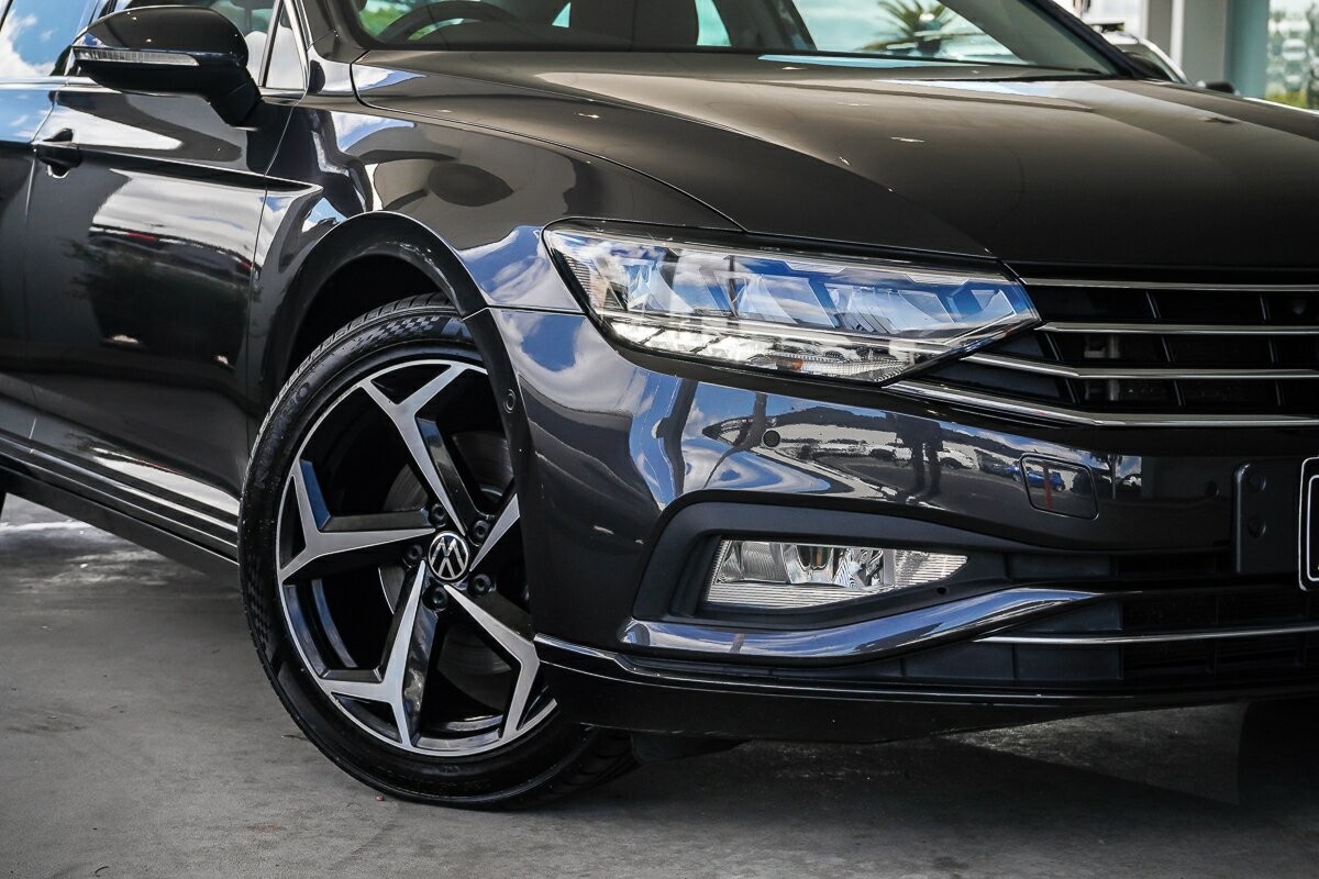 Volkswagen Passat image 2