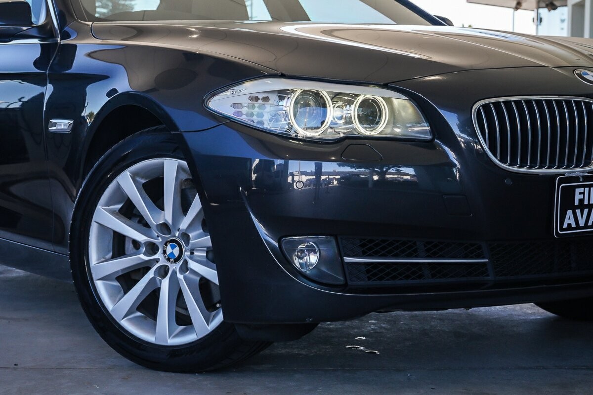 BMW 5 Series image 2