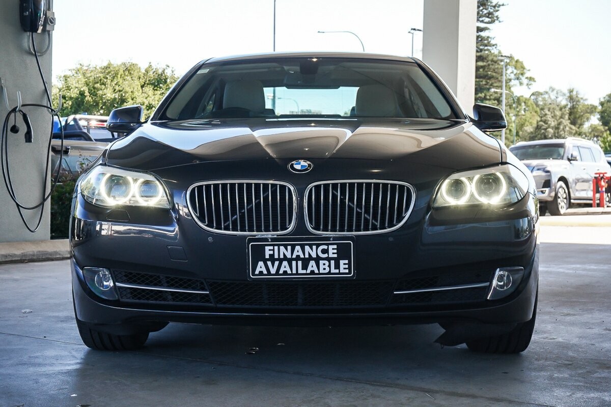 BMW 5 Series image 3