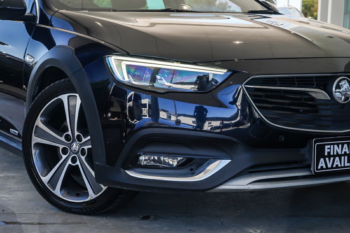 Holden Calais image 2