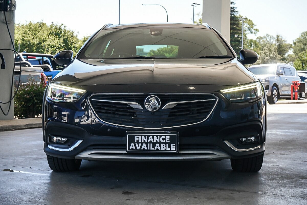 Holden Calais image 3