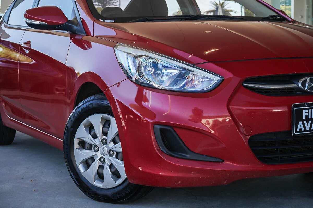 Hyundai Accent image 2