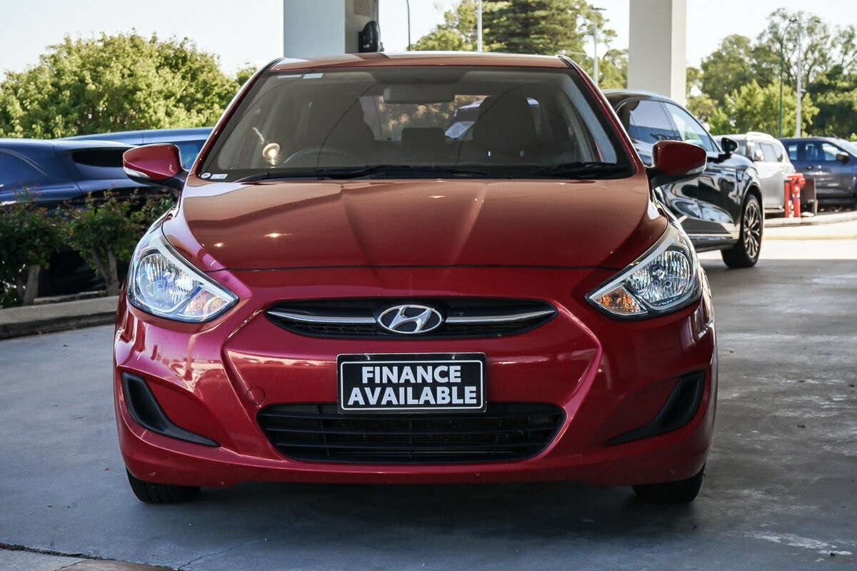 Hyundai Accent image 3