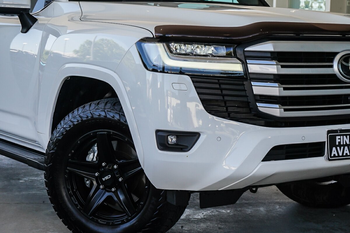 Toyota Landcruiser image 2