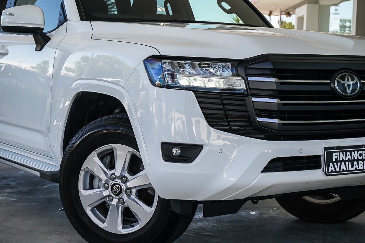 Toyota Landcruiser image 2