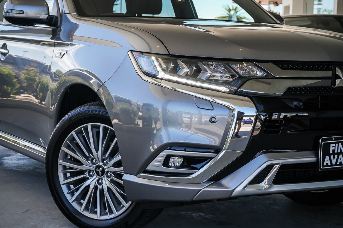 Mitsubishi Outlander image 2