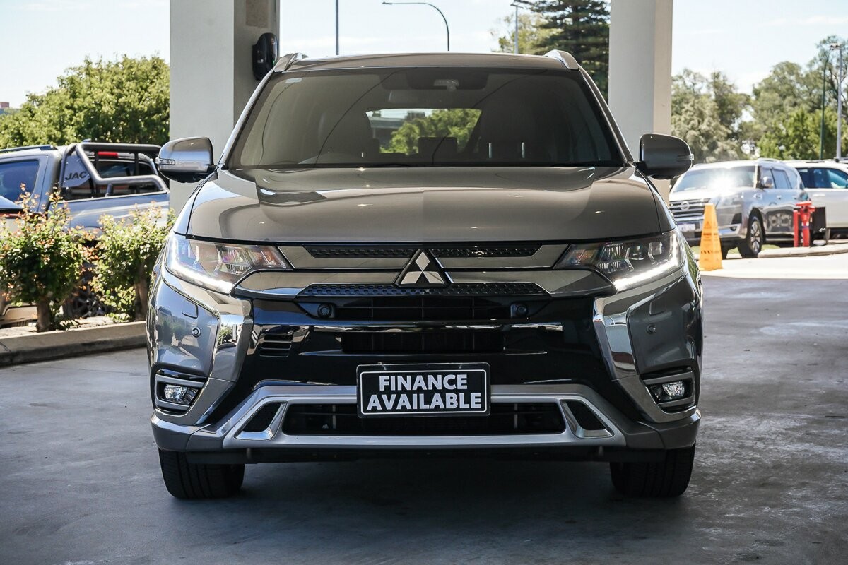 Mitsubishi Outlander image 3