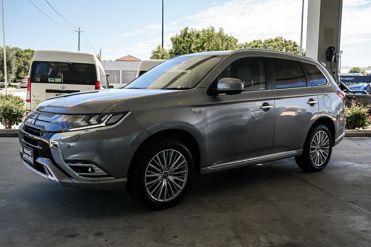 Mitsubishi Outlander image 4