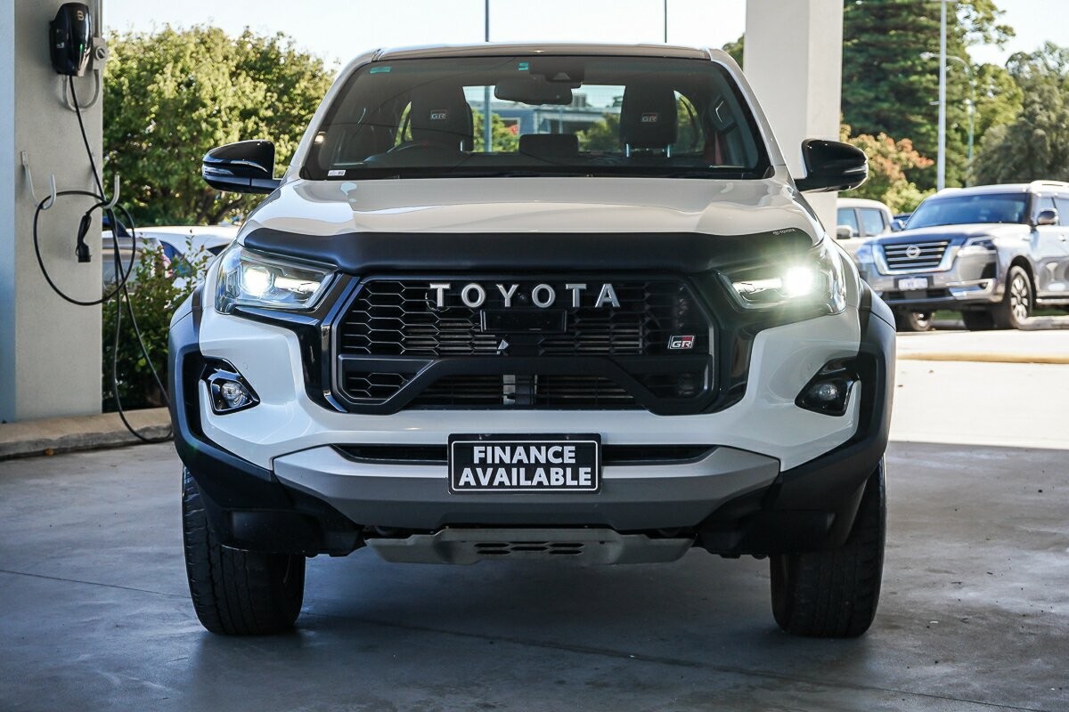 Toyota Hilux image 3