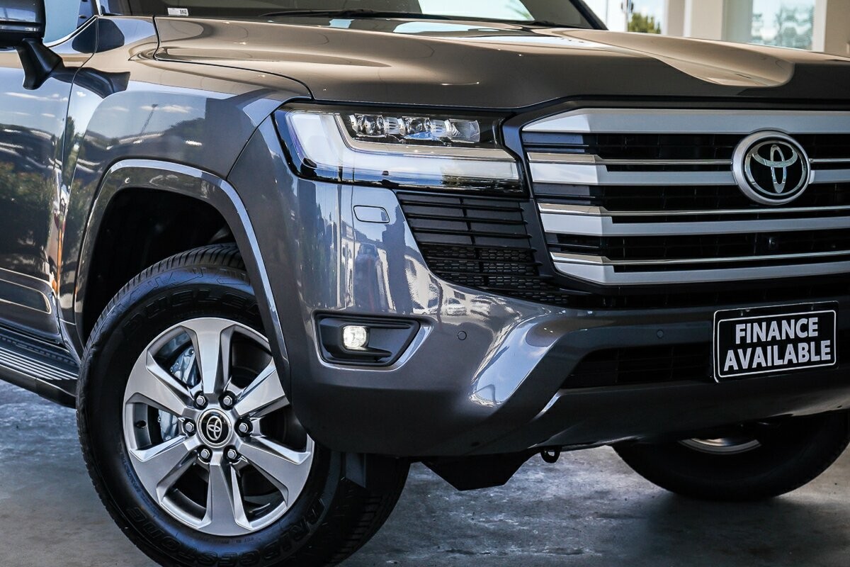 Toyota Landcruiser image 2