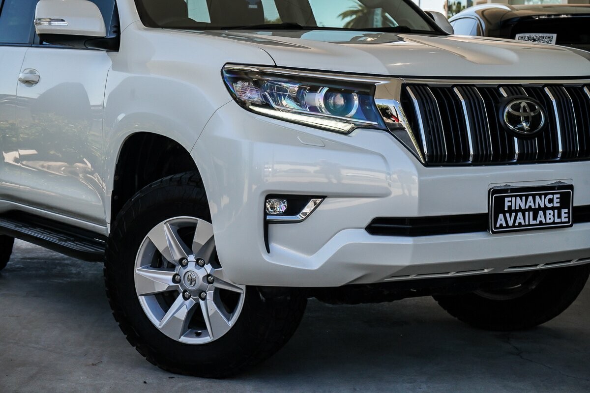 Toyota Landcruiser Prado image 2