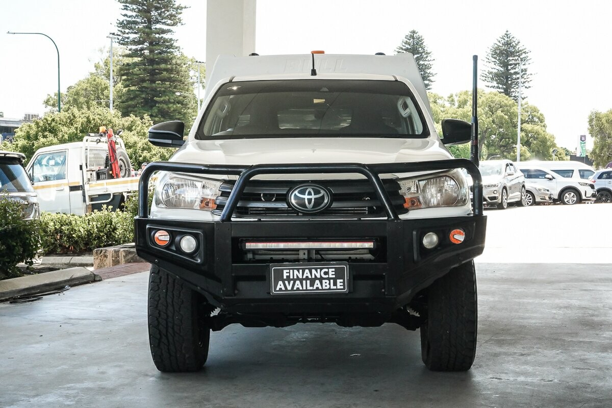 Toyota Hilux image 3