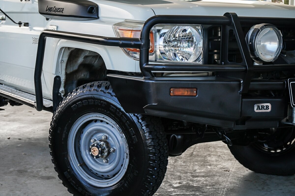 Toyota Landcruiser image 2