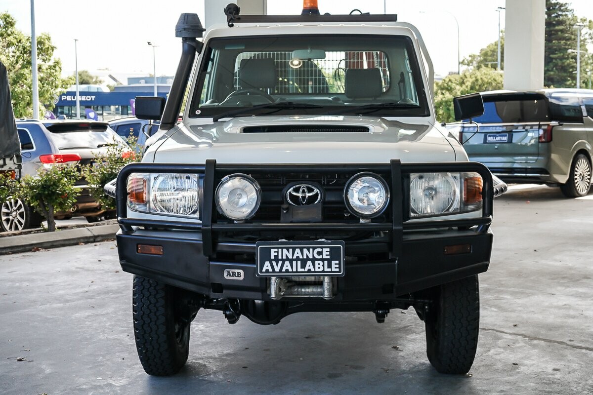 Toyota Landcruiser image 3