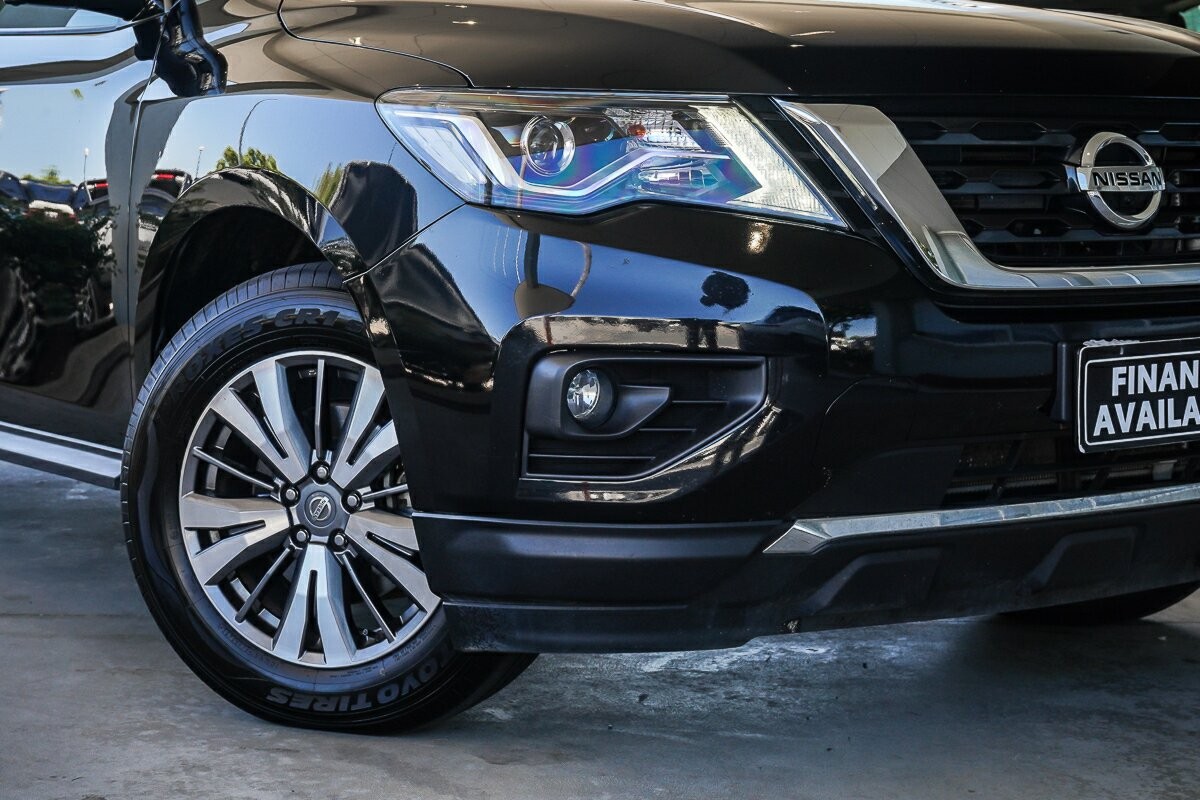 Nissan Pathfinder image 2