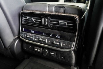 https://vehicle-cdn.autoleague.cloud/31373_U309657_17.jpg