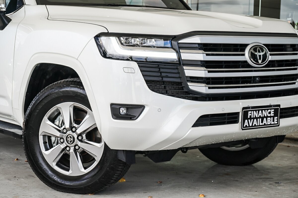 Toyota Landcruiser image 2