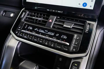 https://vehicle-cdn.autoleague.cloud/31373_U309657_27.jpg