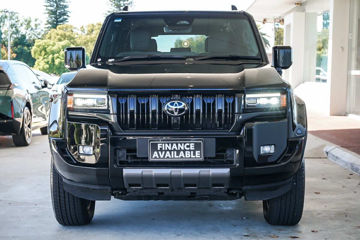 Toyota Landcruiser Prado image 3