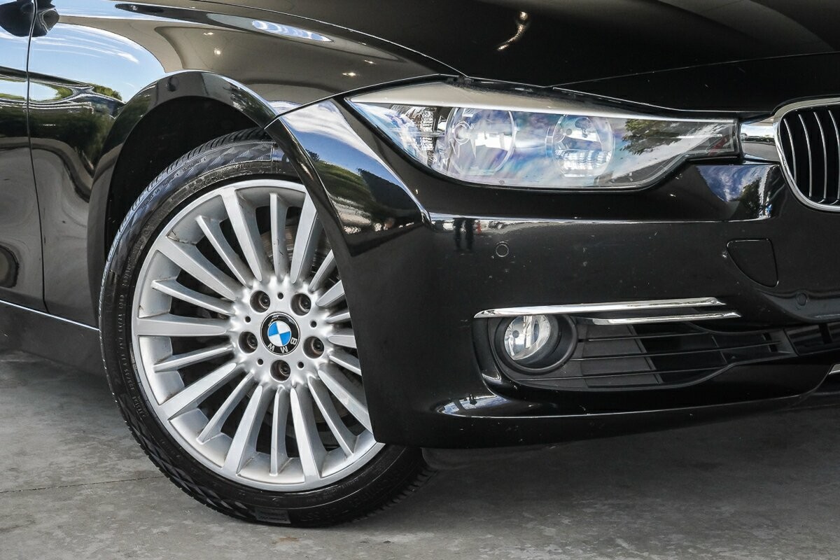 BMW 3 Series image 2