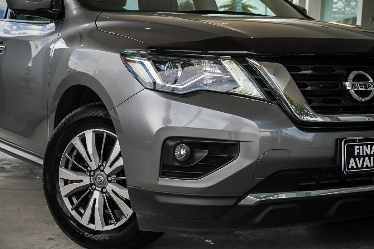 Nissan Pathfinder image 2