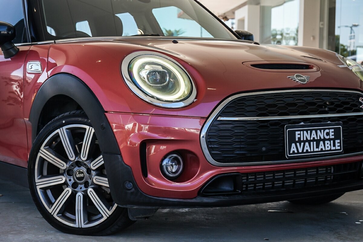 Mini Clubman image 2