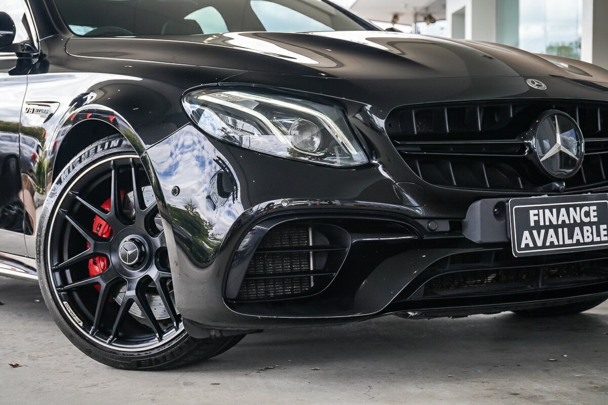 Mercedes Benz E-class image 2