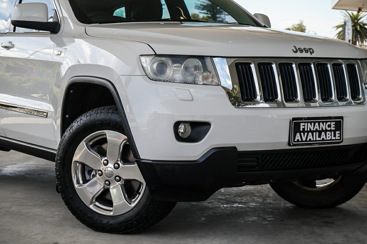 Jeep Grand Cherokee image 2