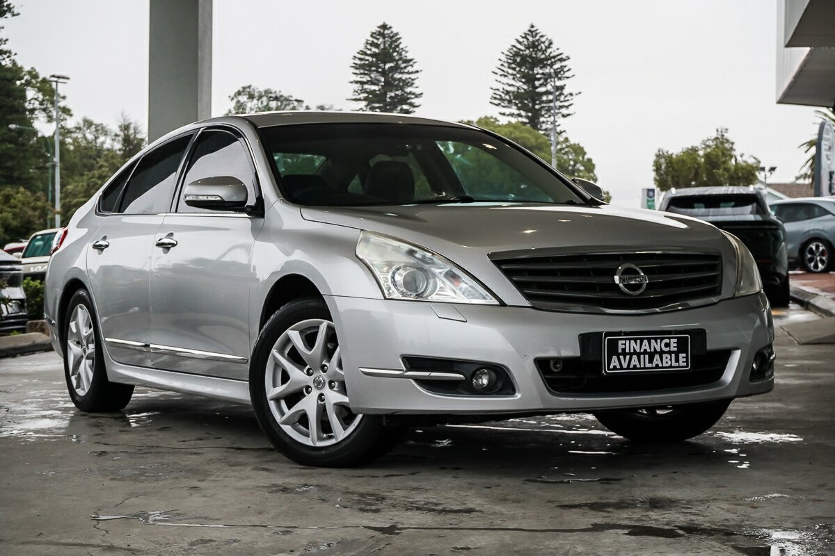 Nissan Maxima image 1