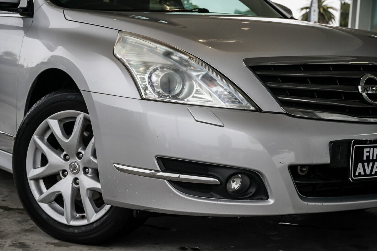 Nissan Maxima image 2