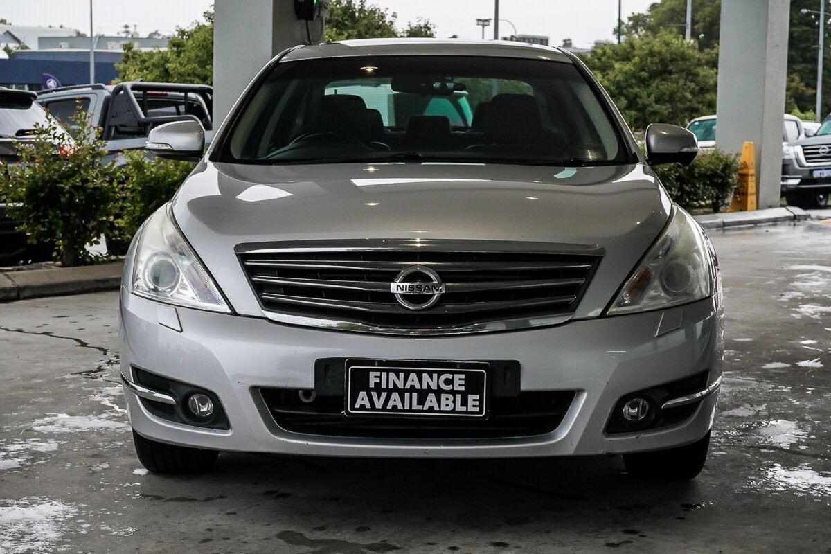 Nissan Maxima image 3