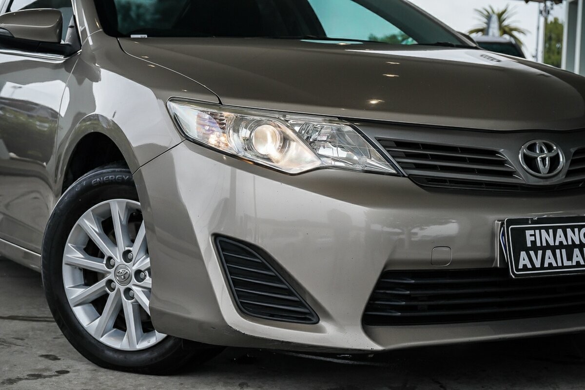 Toyota Camry image 2