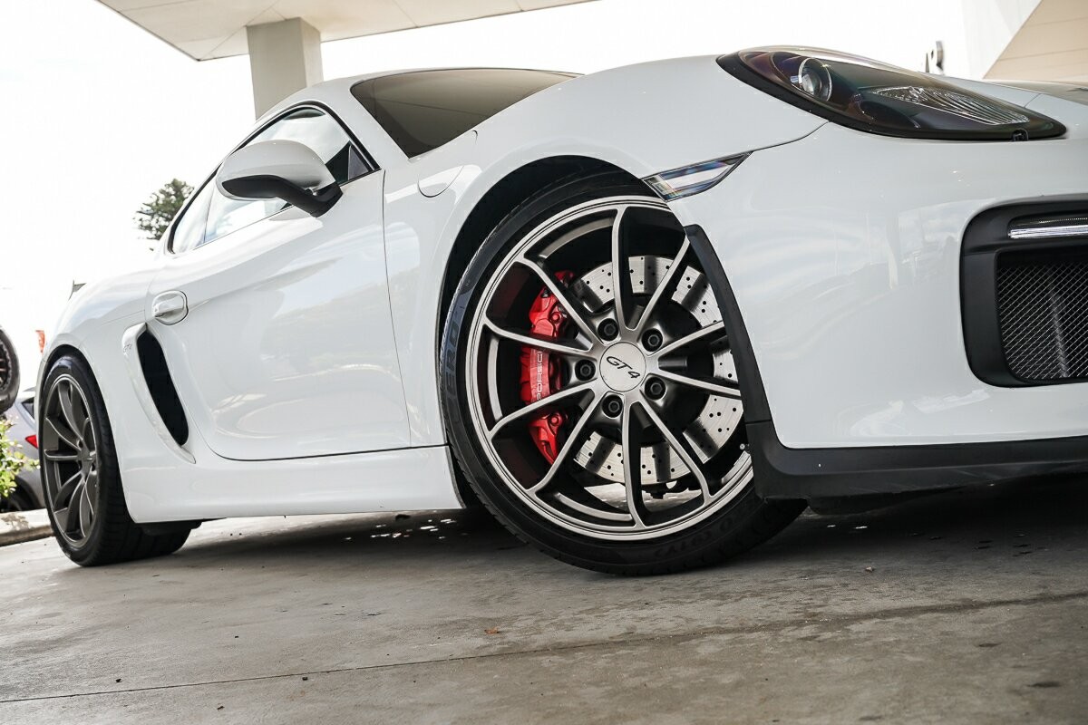 Porsche Cayman image 3