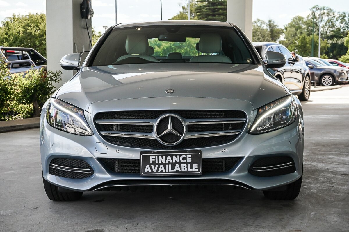 Mercedes Benz C-class image 3