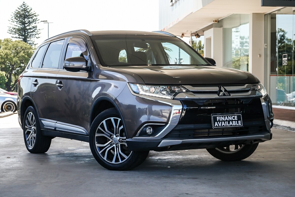 Mitsubishi Outlander image 1