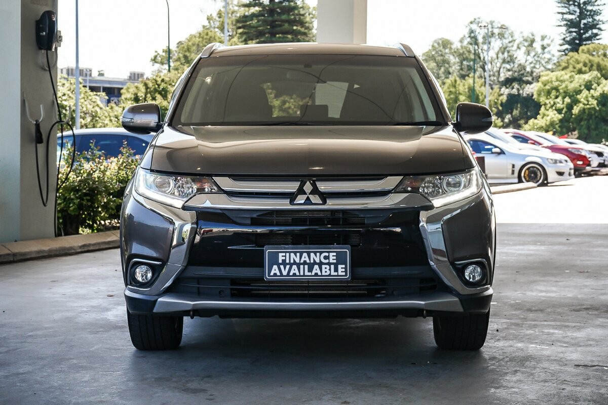 Mitsubishi Outlander image 3