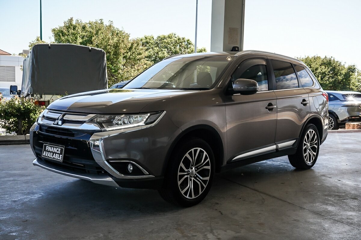 Mitsubishi Outlander image 4