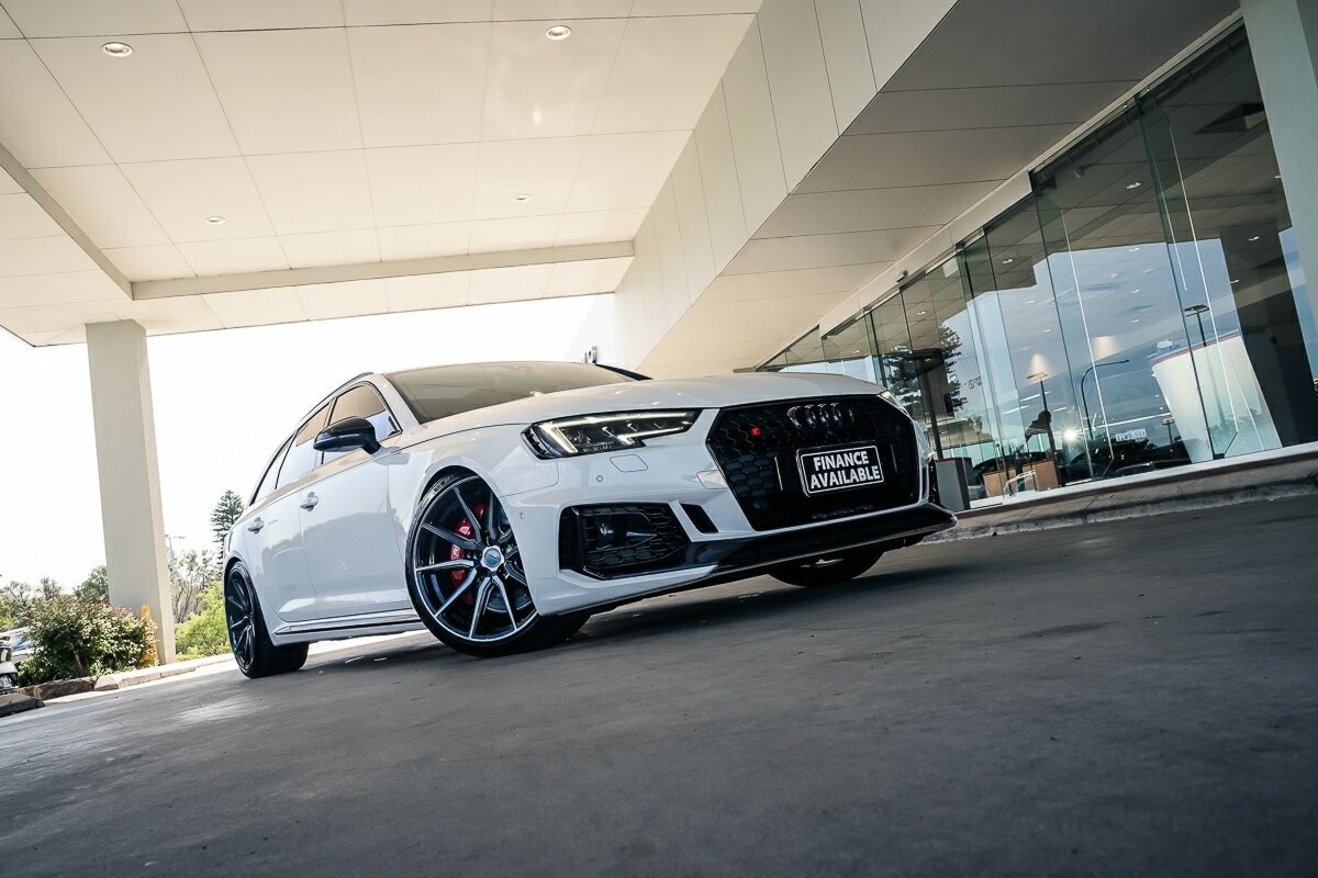 Audi Rs4 image 3