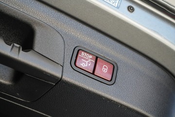 https://vehicle-cdn.autoleague.cloud/31373_U309722_12.jpg