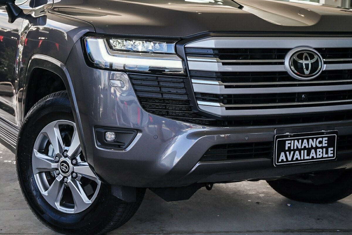 Toyota Landcruiser image 2