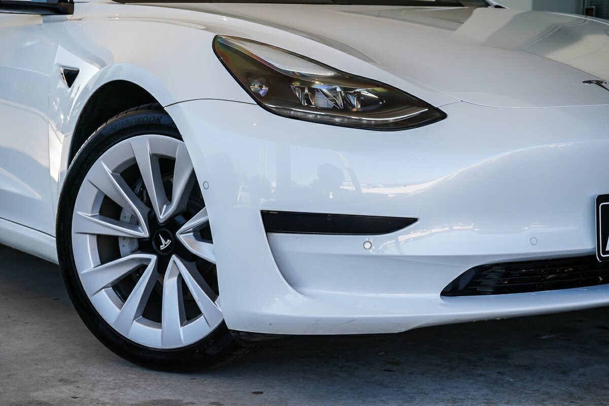 Tesla Model 3 image 2